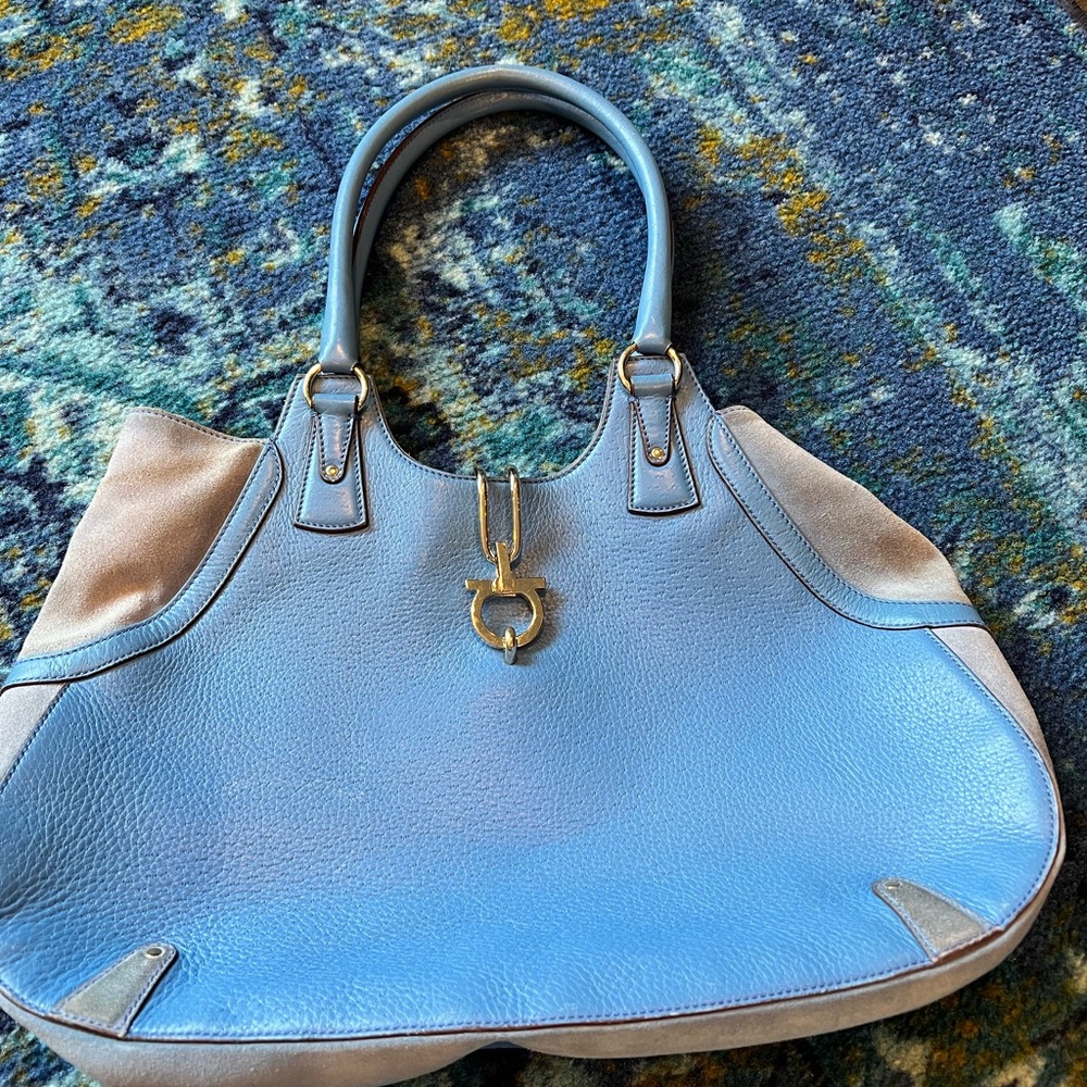 Ferragamo bag gorgeous! - Picture 4 of 9